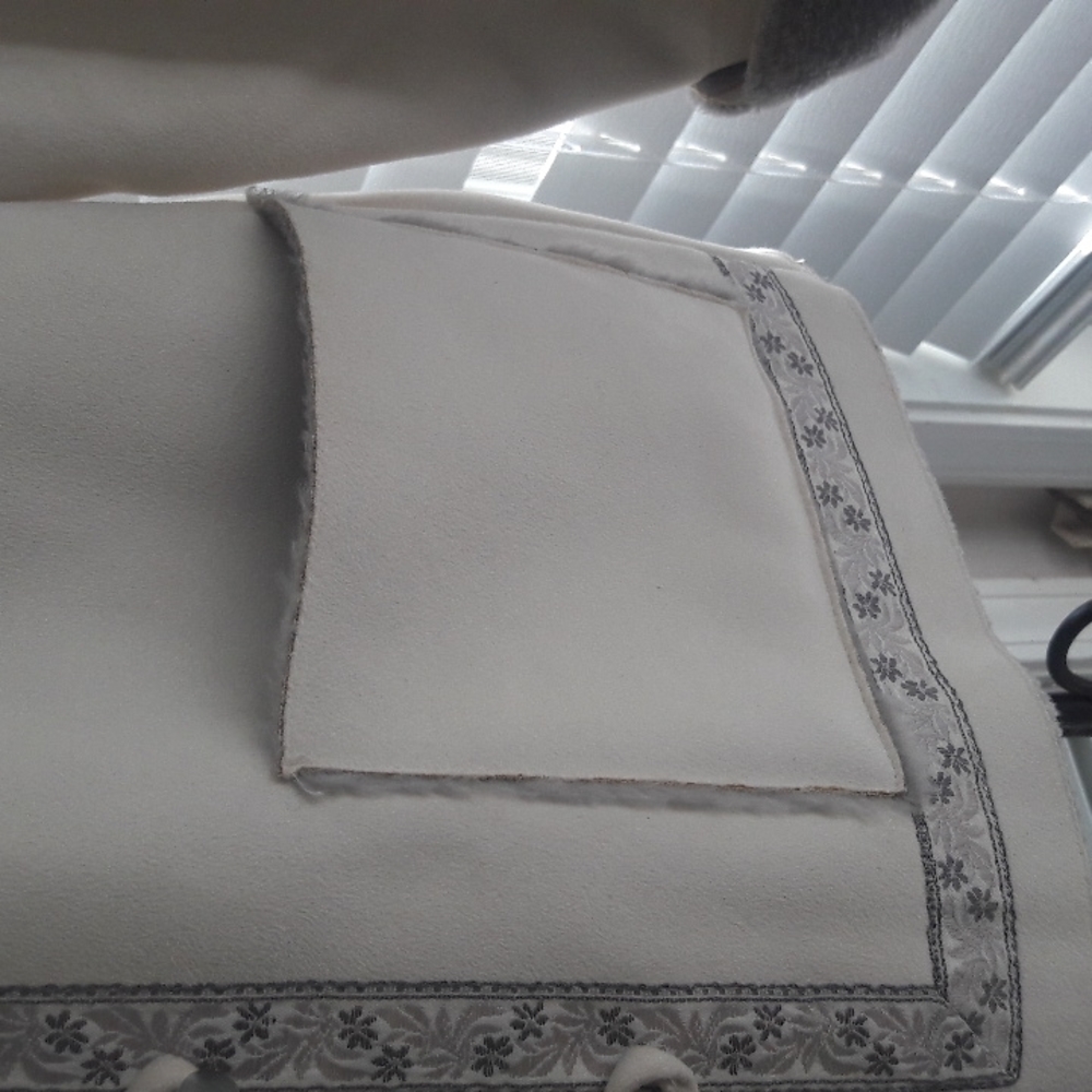 Alfred Dunner faux suede like faux Fur Trim Embroidered Detail jacket Size 8P - Picture 4 of 10